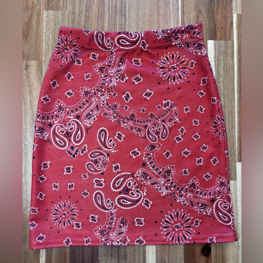 Pretty Little Thing Size 2 Red Bandana Paisley Print Skirt Mini Tight Bodycon